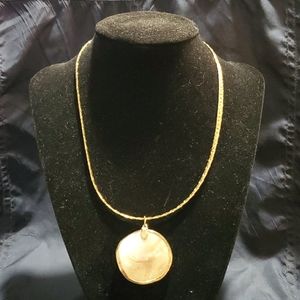 Ladies necklace